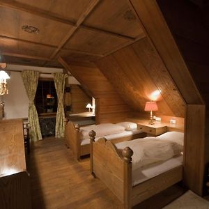 Zimmer mit zwei Einzelbetten